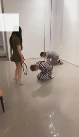 【VIVI】女警调教两囚犯