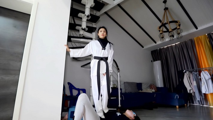 【惑心】跆拳道美女臭脚要狗命
