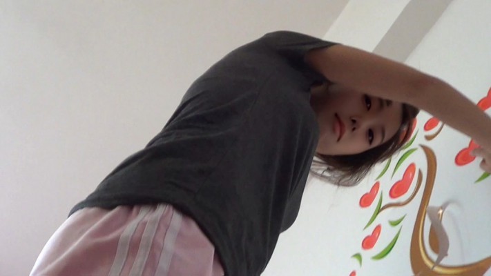 小瑶全体重踩脸踩脖子闻原味白袜