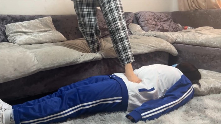 【珂珂女m】家教脚下的女m（上） YC-220430-12