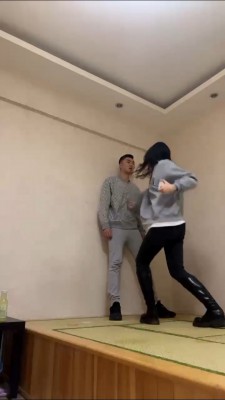 套路直播视频【年华S】素人长靴碾压/头压垃圾桶/踩踏踢打 bf24177