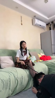 套路直播视频【素人星探】素人黑丝脚踩踏喂食 bf24687