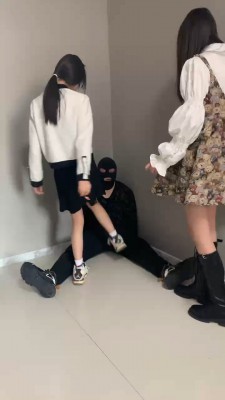 套路直播视频【精神小妹】双学生主重度踢踹/喝圣水/穿鞋踩踏 bf24673