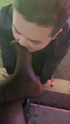 套路直播视频【甜心教主】长靴御姐踩踏/转胯/强迫舔鞋底【完整版】 bf25148