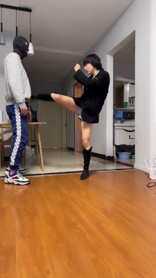 套路直播视频【年华S】素人长靴踩踏/提档/拳击暴打/骑马 bf25389