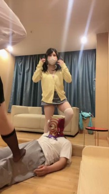 套路直播视频【绿子S】双S萝莉主首调废物绿帽【双视角版】 bf25375
