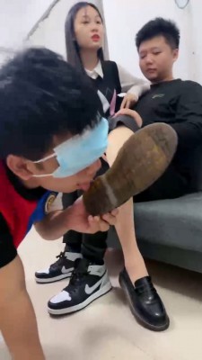 套路直播视频【素人星探】情侣主调绿帽第二弹-sp/踩踏/舔脏鞋底/闻鞋子臭脚 bf26019