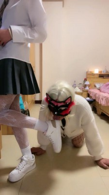套路直播视频【惜沫】JK装小主蛇鞭调变装奴转胯/脚喂蛋糕/踢裆 bf25957