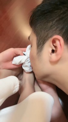 套路直播视频【桃幼幼】反绑强制鞭打踩踏/骑马/洗脚水窒息 bf26361
