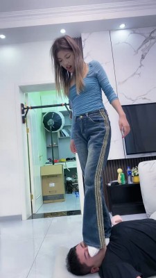 套路直播视频【麋鹿银儿】白棉袜脚重度踩踏/深喉脚耳光/骑马溜双狗 bf26416