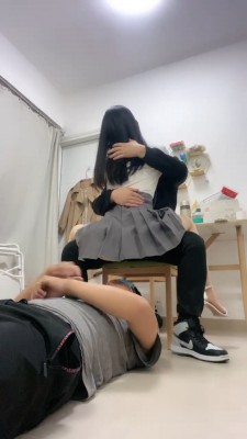 套路直播视频【艾莉】情侣主直接绿-高跟踩踏/骑马/竖中指羞辱/丝袜脚捂脸 bf26284