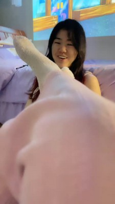 套路直播视频【橘子没熟】超美母畜-棉袜脚踩-叼袜子-羞涩舔脚 bf26299
