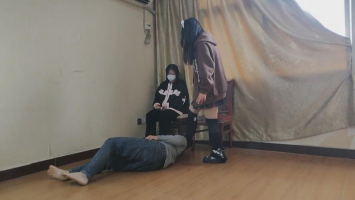 套路直播视频【最抗揍M】双S-洛丽塔踢踹-踩踏骑马 bf26314