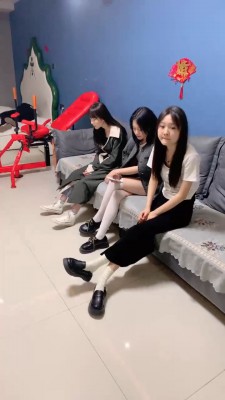 套路直播视频【精神小妹】精彩-3S-花臂素人首调-踩踏骑马转胯闻袜 bf26261