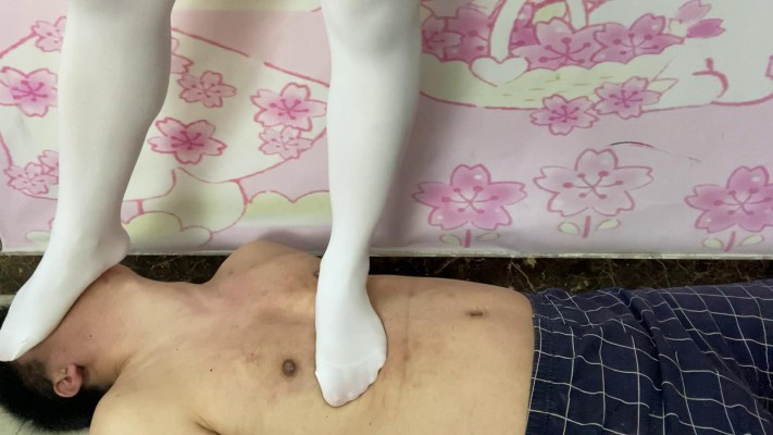 【兔粉粉】白丝的蹂躏