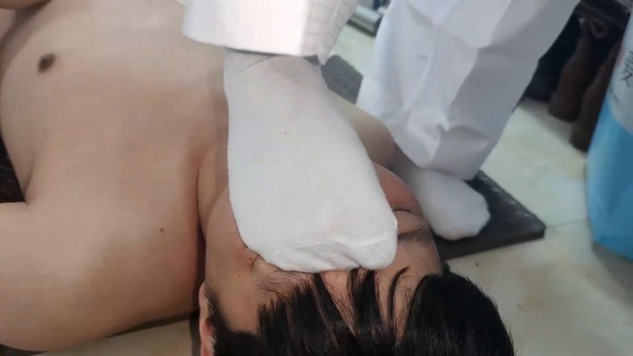 【广州小鱼女神】柔道鱼爹欺负师弟，羞辱小学弟闻脚闻胯，腿绞深喉小学弟 YC-230502