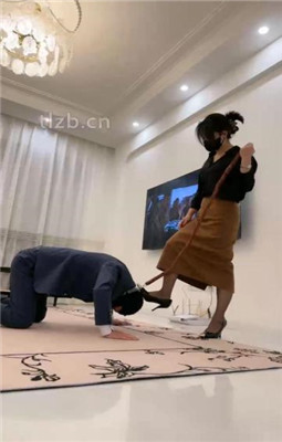 【辣姐】狗链遛狗/耳光/头顶短靴/玩狗舌