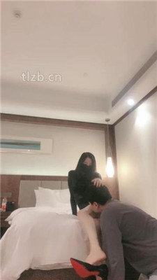 【如梦】车模S-裸足跪舔