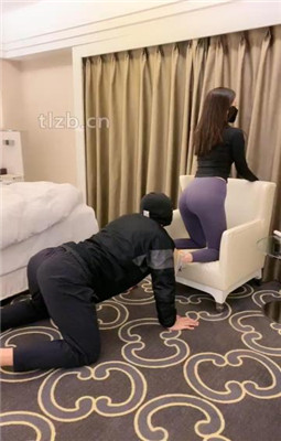 【扶桑】运动女神-椰子鞋白短袜踩虐狗