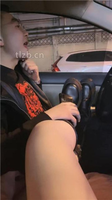 【嘉一】车内靴子肉丝恋足舔