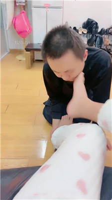 【西西】臭脚丫捂狗脸