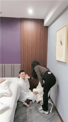 【小欲魔王】模特S-黑丝高跟长腿-强制圣水耳光