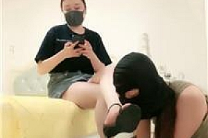 【小妮】高跟凉鞋虐-酸臭脚羞辱-骑狗背 bf43050
