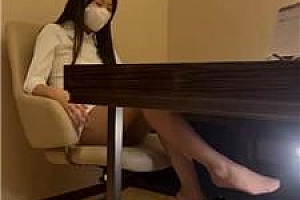 【万一】桌底视角-油亮丝袜美腿深喉 bf43034