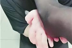 【璃茉】母畜-沉浸式黑丝狂舔/嘴叼脏鞋 bf43689