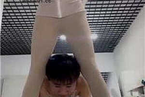 【喵主】脏鞋白袜玩虐/转胯骑马/sp/踩踏/腿绞窒息/人体烟灰缸 bf43711