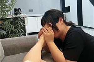 【辣姐】闺蜜下跪伺候-裸足狂舔/全体重踩踏/吃内裤/喝圣水 bf44148