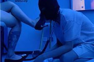 【戚戚】仔细清理陪酒小妹的臭脚 JS240926-23