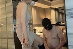 【不知名/反差楠熙】双S皮靴虐裆男大/升水浇灌【双视角】JS241019-18