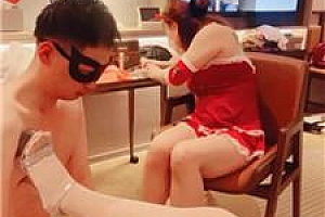 【夏芙】双S-圣诞女神-踩踏骑马/轮流舔臭脚丫 JS241221-26