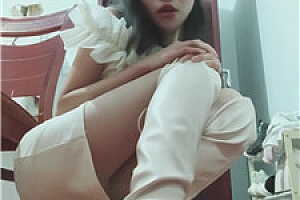 【诗诗】肉丝白靴    250103-6