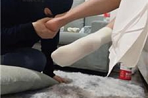 【困困】白袜玉足恋足舔 JS250223-9