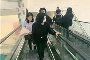 【伊潼】户外商场-楼梯间调情侣奴 JS250305-32