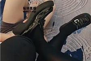 【喵喵】皮鞋过膝袜脚下喂食奴才 bf52365