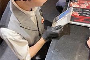 【玥樾】日料店靴子踩桌底鬼子 bf52348
