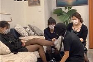 【女生也能很暴力】3S-母女主-轮流暴力踢踹虐打 bf52282