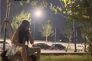 【婉纱】可爱学生主户外遛狗【双视角版】 bf52588