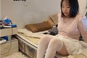 【佳佳】白丝全体重踩踏 JS250426-13