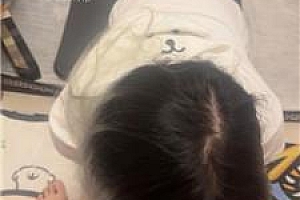 【饭饭】母畜舔吃自己的卫生巾 JS250527-21
