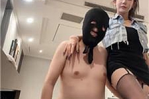 【亚兮】手捂窒息-高跟长靴黑丝踩喂食 bf53868