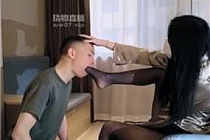 【诗琪】强制黑丝脚深喉 bf54945