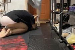【月女神】高跟肉丝踩踏喂食-鞭打遛狗 JS250610-27