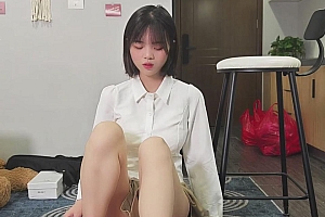 娇娇虐乳舔脚最后掐窒息
