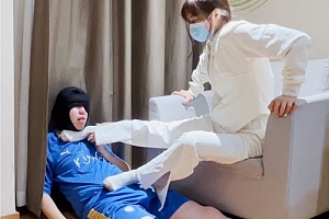 【足下生辉】跆拳道服女主踢踩蹂躏，强制舔脚 YC-240921-2