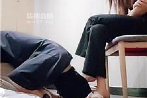 【沐沐】双S-纹身小妹鞭打强迫舔脚【双视角版】 bf55228