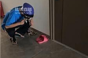 【知恩】皮鞋白袜碾压踩外卖小哥 bf55039